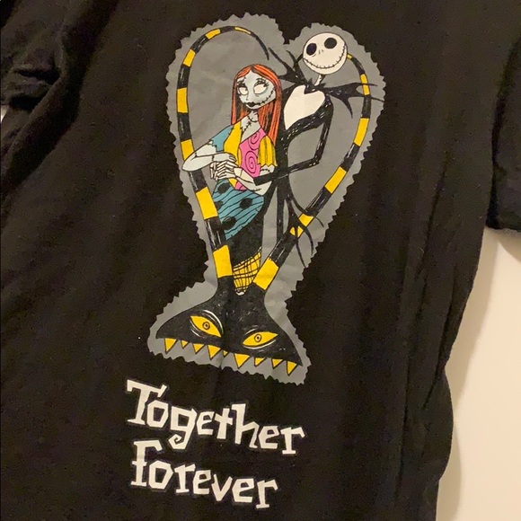 🎃 NIGHTMARE BEFORE CHRISTMAS WOMEN’S Tee 🎃 - Picture 5 of 6